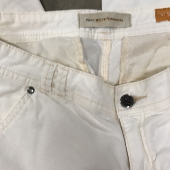 Off white jeans by Pilcro.  Size 30. - Picture 15 of 15